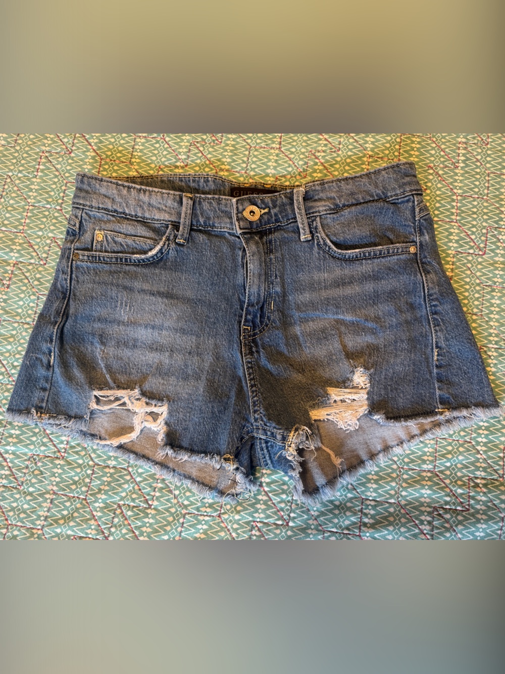 GUESS Distressed Denim Shorts - skate time 🛼🔥